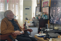 90歲楊老頭盛贊《刺客信條：影》:除了吃飯睡覺都在玩！